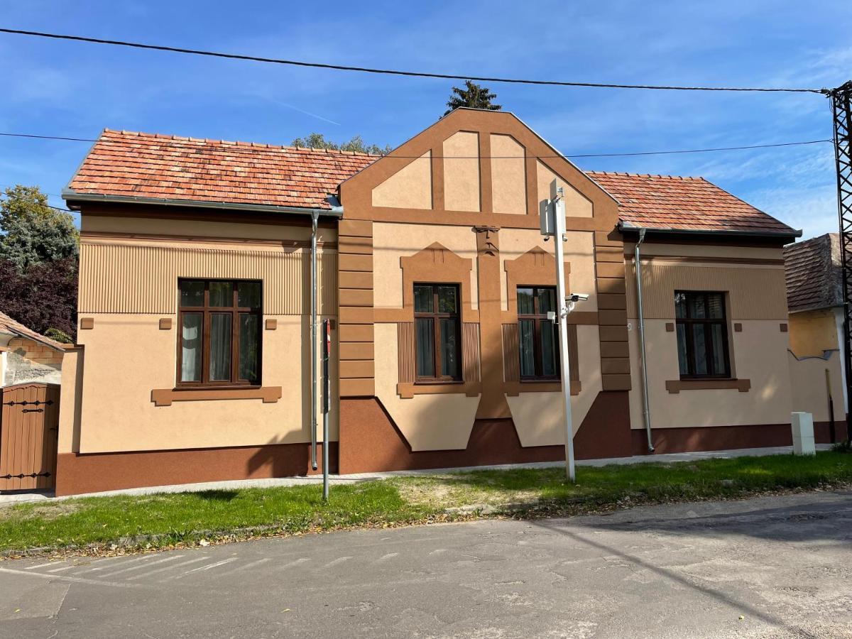 Kovacs Apartmanhaz Kiskunhalas Eksteriør bilde