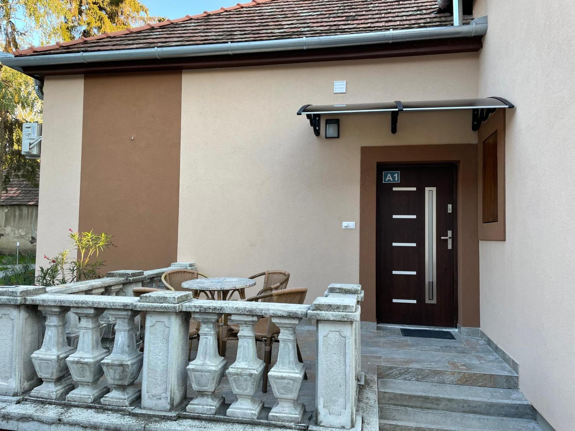 Kovacs Apartmanhaz Kiskunhalas Rom bilde